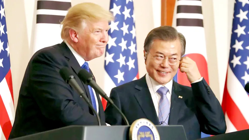 Tổng thống Mỹ Donald Trump và Tổng thống Hàn Quốc Moon Jae-in họp báo trong chuyến thăm của ông Donald Trump đến Hàn Quốc tháng 11-2017