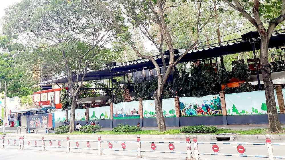 Các nhà hàng bị gỡ bảng hiệu và hoạt động dưới vỏ bọc dịch vụ trong khu Rubik của Phú Hoàng Gia