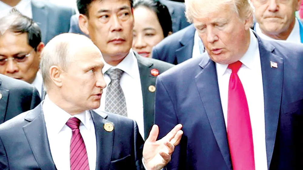 Tổng thống Nga Vladimir Putin và Tổng thống Mỹ Donald Trump bên lề Hội nghị cấp cao APEC tại Đà Nẵng tháng 11-2017. Ảnh: Sputnik