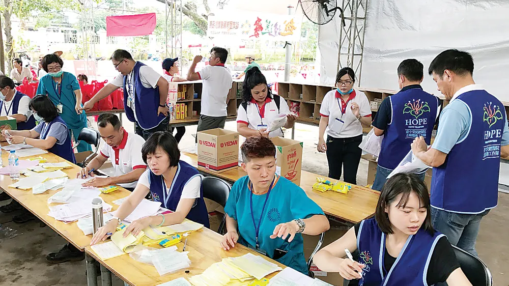 Sự phối hợp nhịp nhàng ăn ý giữa CB CNV công ty Vedan Việt Nam và các y bác sĩ bệnh viện Vinh dân cũng là điểm sáng của chương trình
