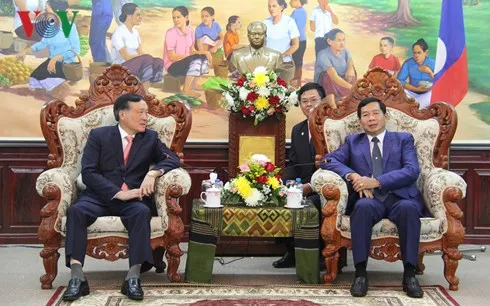 Chánh án Tòa án NDTC Lào tiếp Chánh án Tòa án NDTC Nguyễn Hòa Bình. Ảnh: VOV