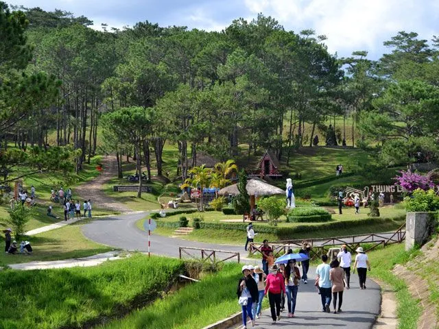 “Nóng” tour cự ly gần dịp lễ 2-9