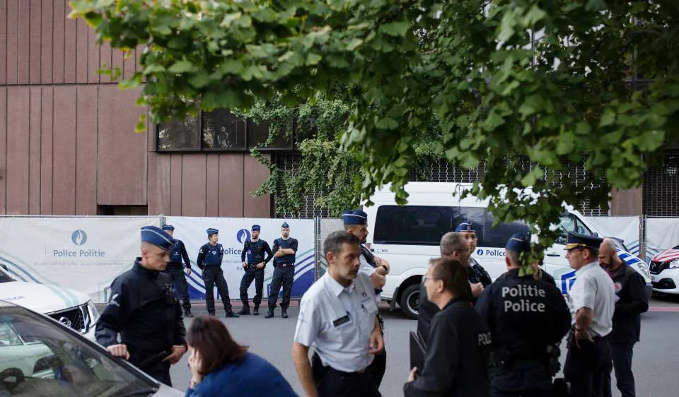 Cảnh sát phong tỏa công viên Maximilien ở Brussels, Bỉ, sau vụ tấn công ngày 17-9-2018. AP