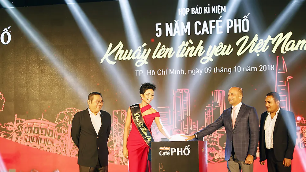 Café PHỐ - khuấy lên tình yêu Việt Nam