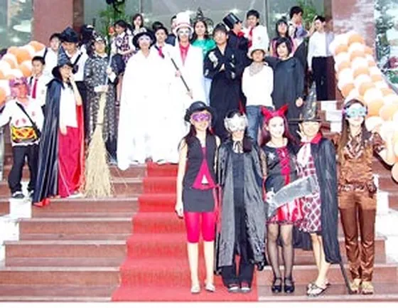 Phụ huynh tự làm khổ nhau