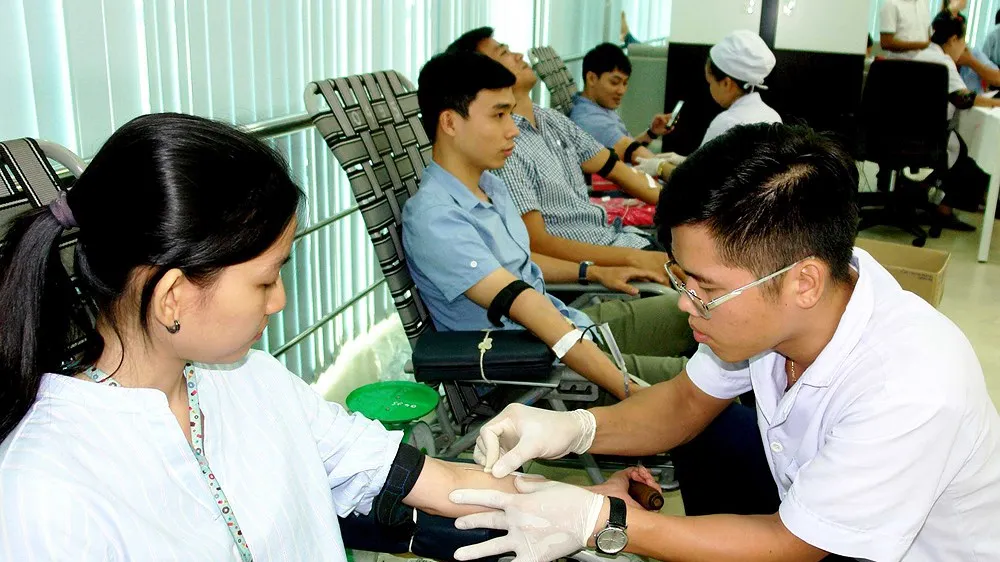 Hơn 180.000 lượt người dân tham gia hiến máu cứu người