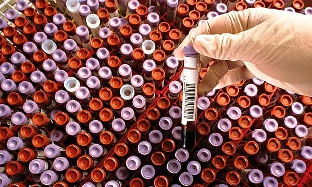 Trung Quốc điều tra vụ hơn 12.000 chai huyết tương nhiễm HIV