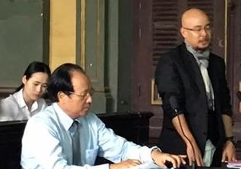 Ông Đặng Lê Nguyên Vũ (phải) được quyền điều hành Trung Nguyên