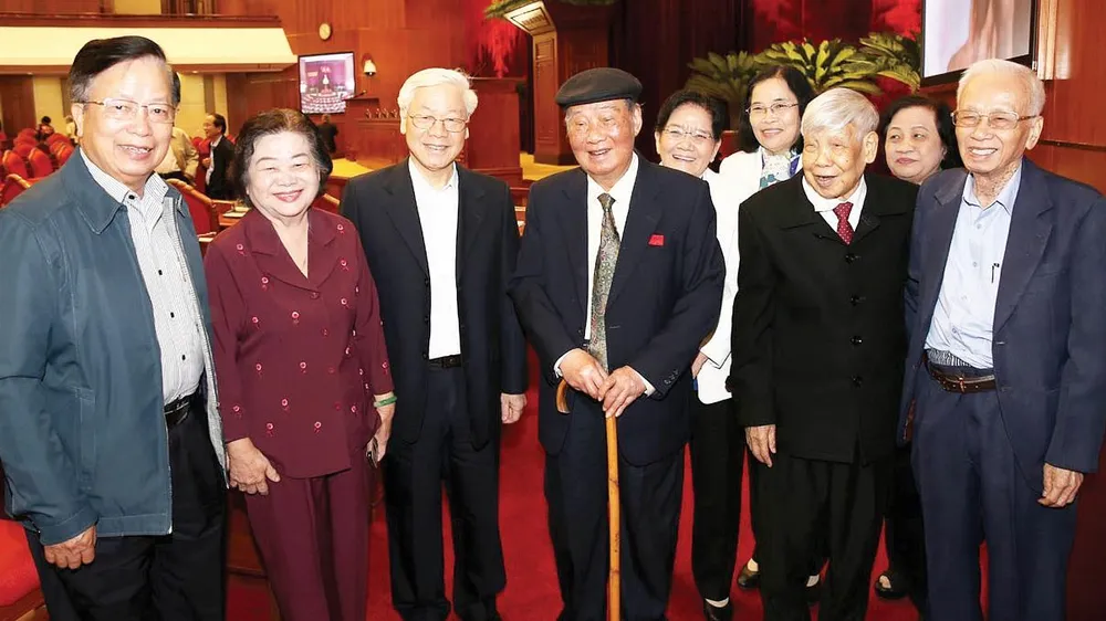 Tổng Bí thư, Chủ tịch nước Nguyễn Phú Trọng với các đồng chí lãnh đạo và nguyên lãnh đạo Đảng, Nhà nước tại hội nghị. Ảnh: TTXVN