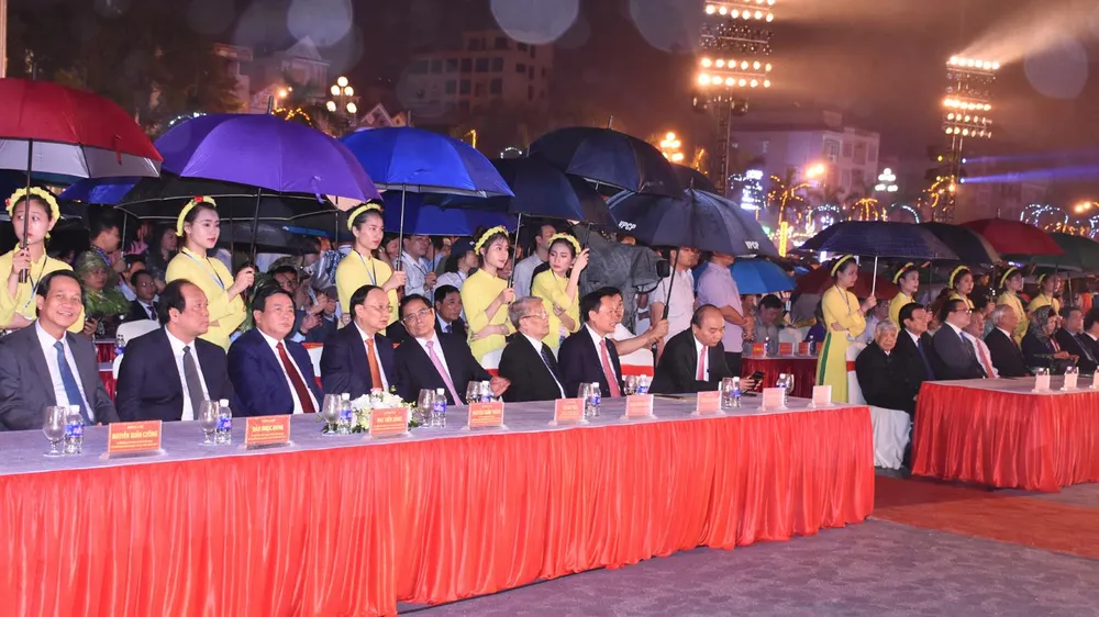 Thủ tướng Chính phủ Nguyễn Xuân Phúc và các đồng chí lãnh đạo, nguyên lãnh đạo Đảng, Nhà nước về tham dự Lễ kỷ niệm