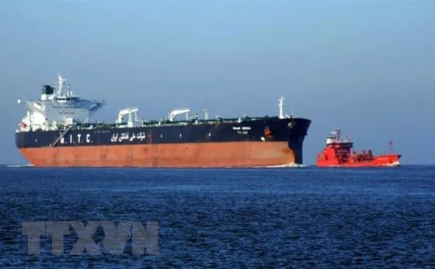 Tàu chở dầu bị tấn công gần eo biển Hormuz