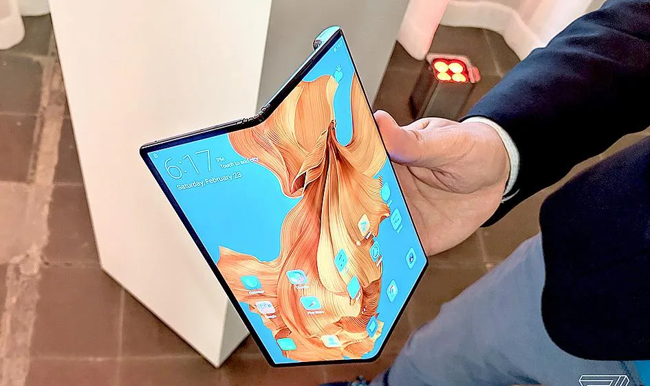Huawei hoãn 3 tháng trình làng điện thoại gấp