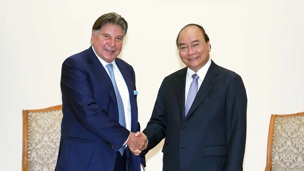 Thủ tướng Nguyễn Xuân Phúc tiếp Chủ tịch Tập đoàn TTI Horst Julius Pudwill - doanh nghiệp sản xuất thiết bị điện công nghiệp không dây hàng đầu thế giới. Ảnh: TTXVN