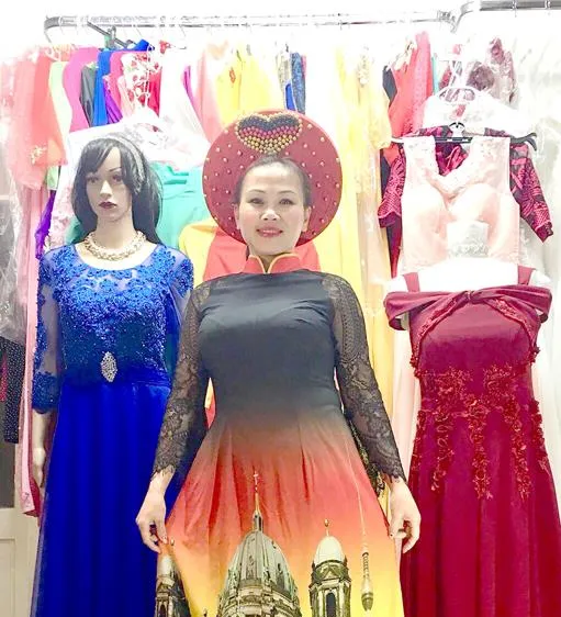 Thu Hiền và mẫu áo dài được người Đức đặc biệt chú ý