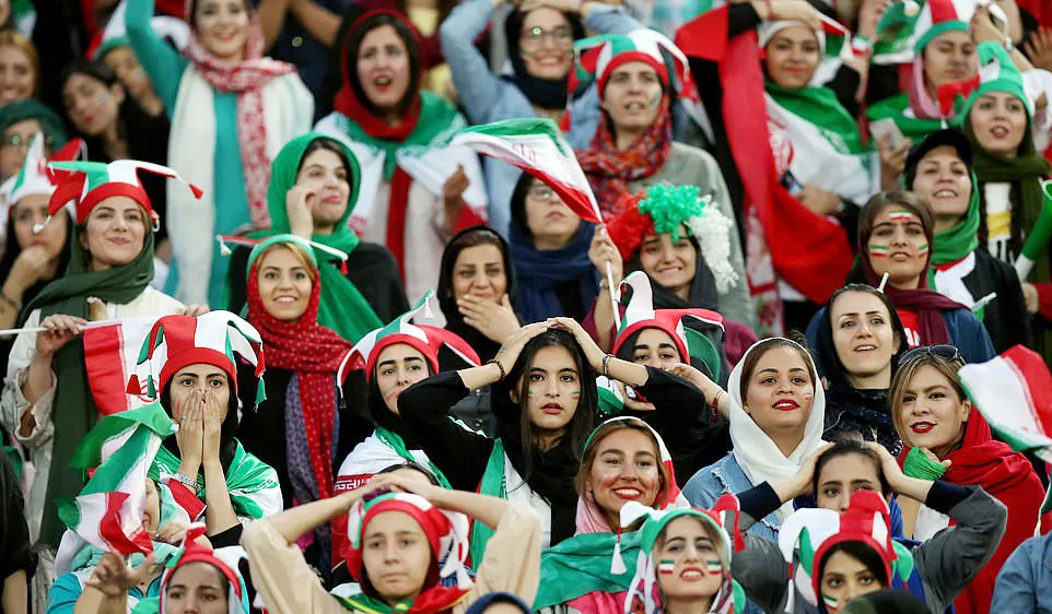 FIFA đã giải thoát và giúp các cô gái Iran xinh đẹp được đến sân vận động xem bóng đá