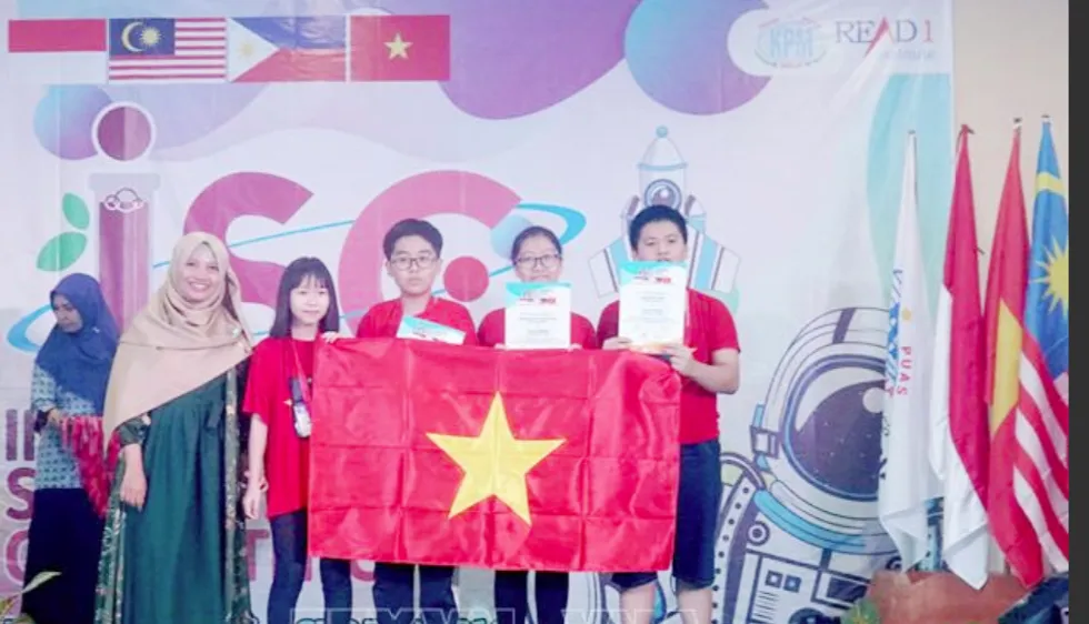 4 học sinh Việt Nam đoạt Huy chương Vàng tại Kỳ thi khoa học quốc tế ISC năm 2019. Ảnh: TTXVN