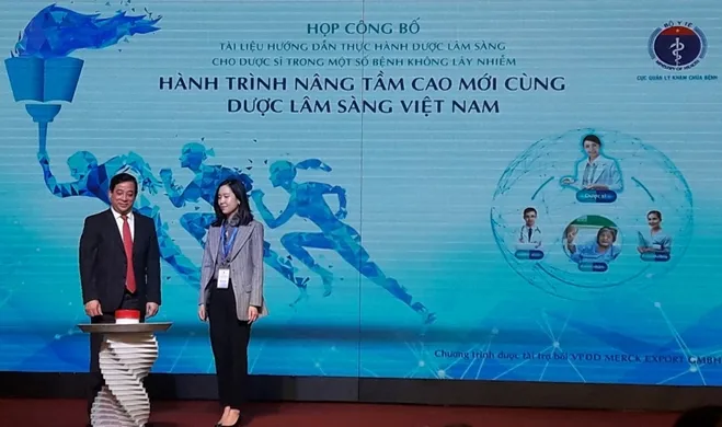 Công bố tài liệu hướng dẫn thực hành Dược lâm sàng