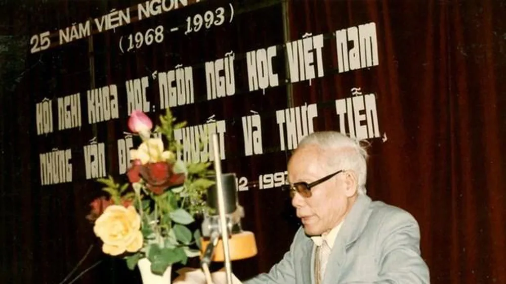 Giáo sư Hoàng Phê. Ảnh tư liệu