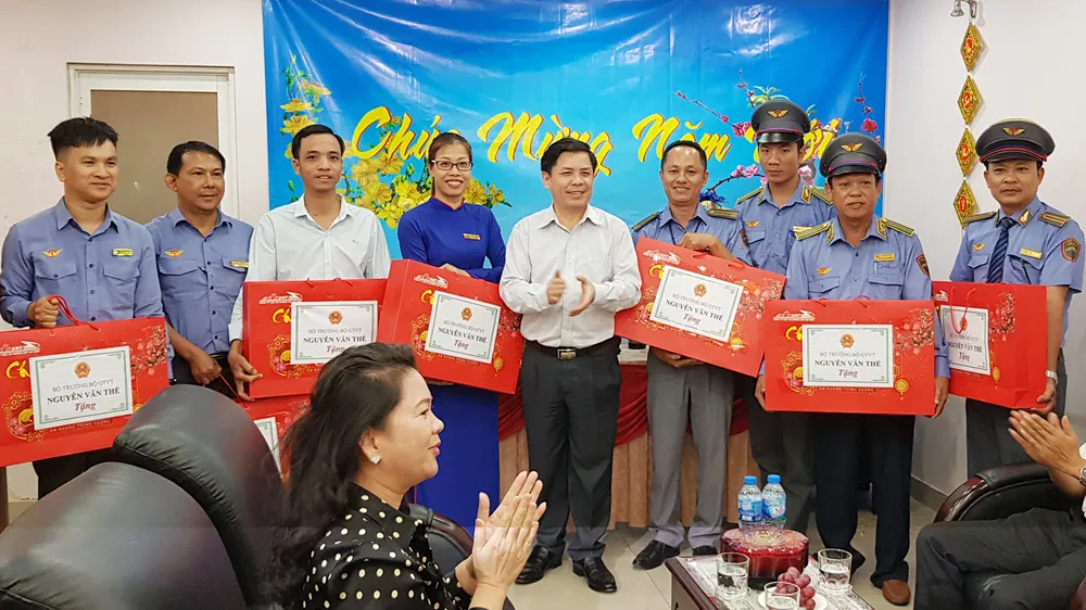 Kiểm tra và chúc Tết các đầu mối vận tải trọng điểm của TPHCM