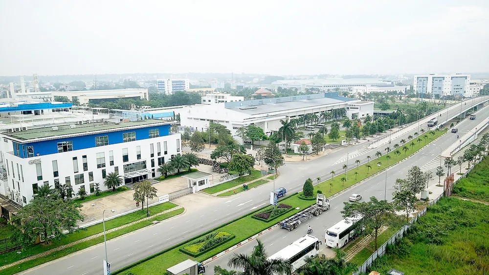 Verosa Park đến khu công nghệ cao TPHCM chỉ 5 phút lái xe, gần khu đô thị Đại học quốc gia và Đại học Fulbright đang được xây dựng