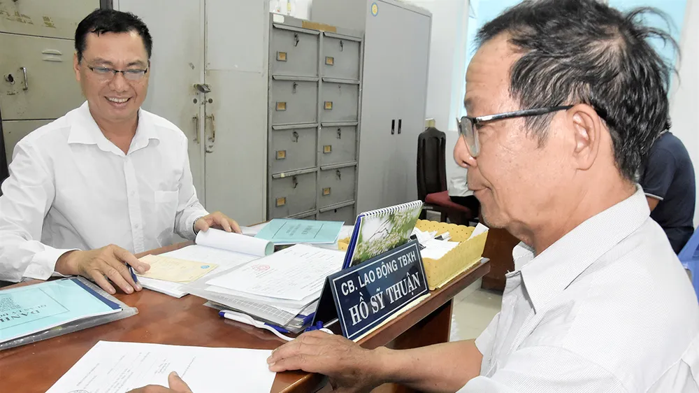Việc tăng lương cho cán bộ không chuyên trách cấp phường cần được quan tâm hơn nữa. Ảnh: QUANG HUY