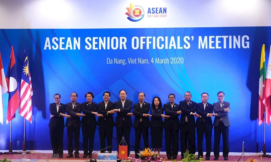 Trưởng đoàn SOM các nước ASEAN chụp ảnh tại hội nghị. Ảnh: TTXVN