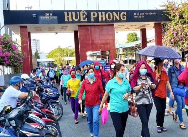 Giới thiệu việc làm mới cho 2.200 công nhân Huê Phong bị cắt giảm
