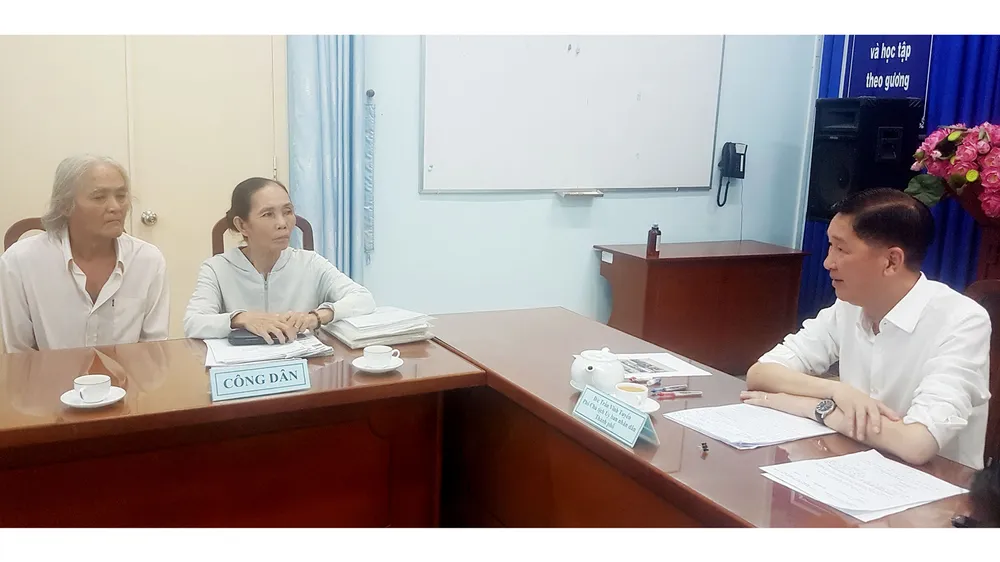 Phó Chủ tịch UBND TPHCM Trần Vĩnh Tuyến tiếp và giải quyết đơn của ông Trương Bạch