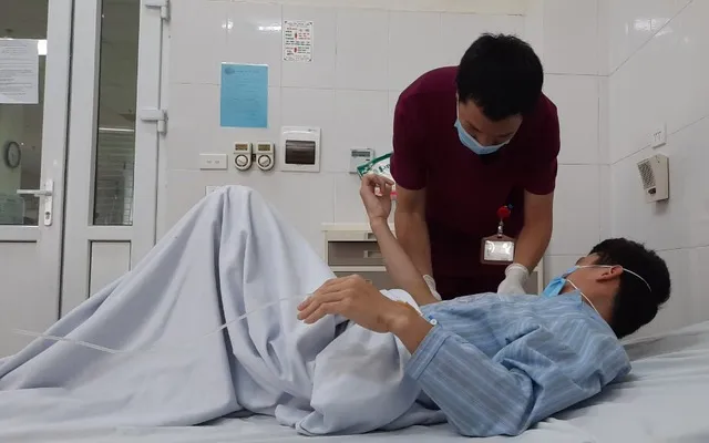 Nam thanh niên nhiễm loại giun từ châu Phi