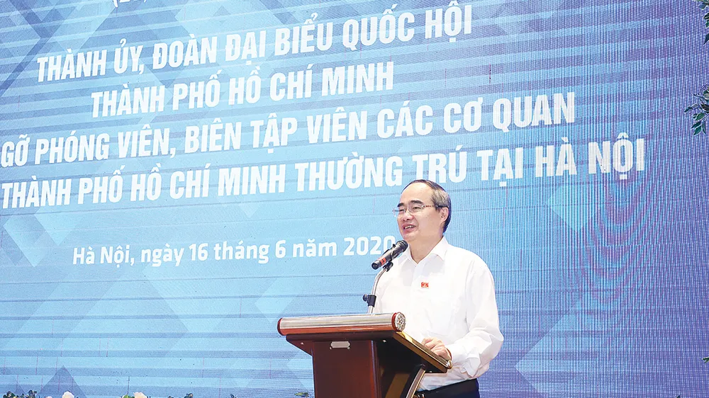 Bí thư Thành ủy TPHCM Nguyễn Thiện Nhân phát biểu tại buổi gặp mặt. Ảnh: VIẾT CHUNG