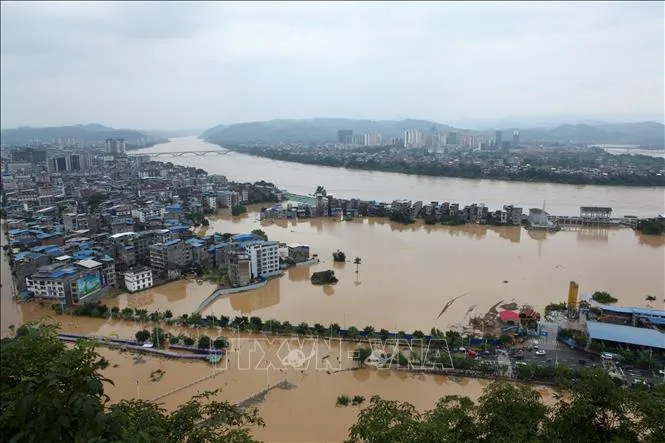 Trung Quốc nâng mức ứng phó lũ lụt 