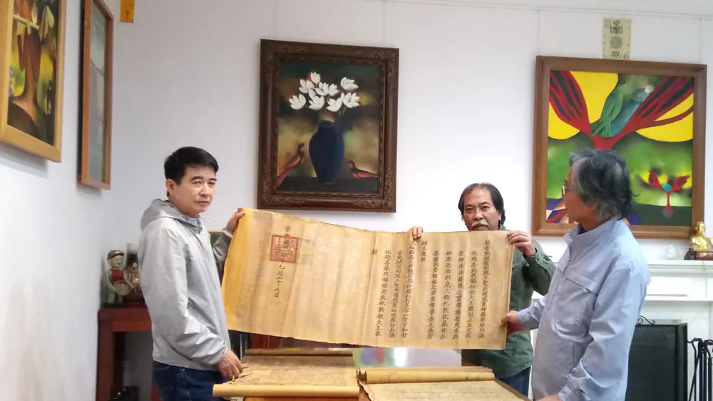 Nhóm Nhân sĩ Hà Đông đưa các đạo sắc phong trở về với các làng xã