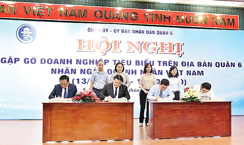 Đại diện SCB tham gia ký kết thỏa thuận hợp tác giữa ngân hàng và các doanh nghiệp