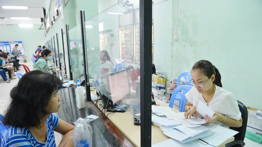 Người lao động làm thủ tục thất nghiệp tại Trung tâm Dịch vụ việc làm TPHCM 