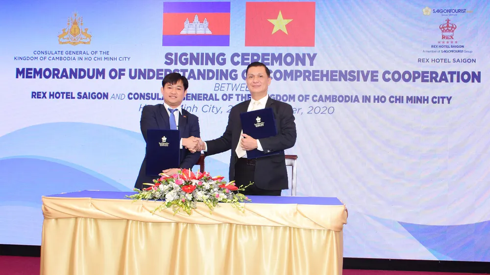 Quang cảnh Lễ ký kết thỏa thuận hợp tác toàn diện giữa Khách sạn Rex Sài Gòn và Tổng Lãnh sự quán Vương quốc Campuchia