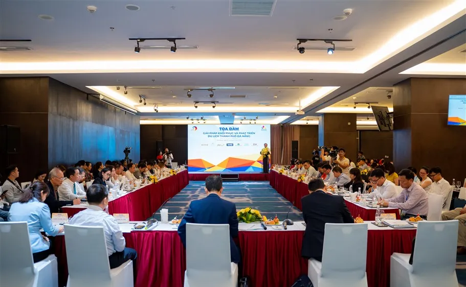 Quang cảnh buổi tọa đàm