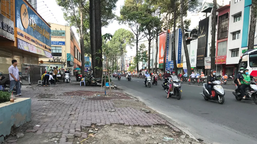 Cấp thiết tu bổ vỉa hè 
