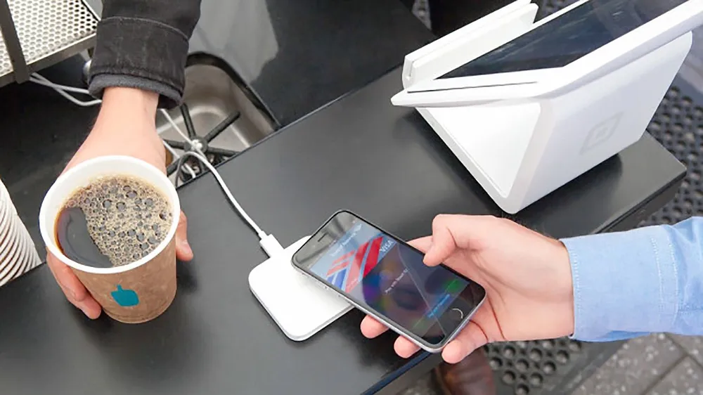Người Israel sẽ sử dụng điện thoại Apple để thanh toán di động qua dịch vụ Apple Pay. Ảnh: Jerusalem Post 