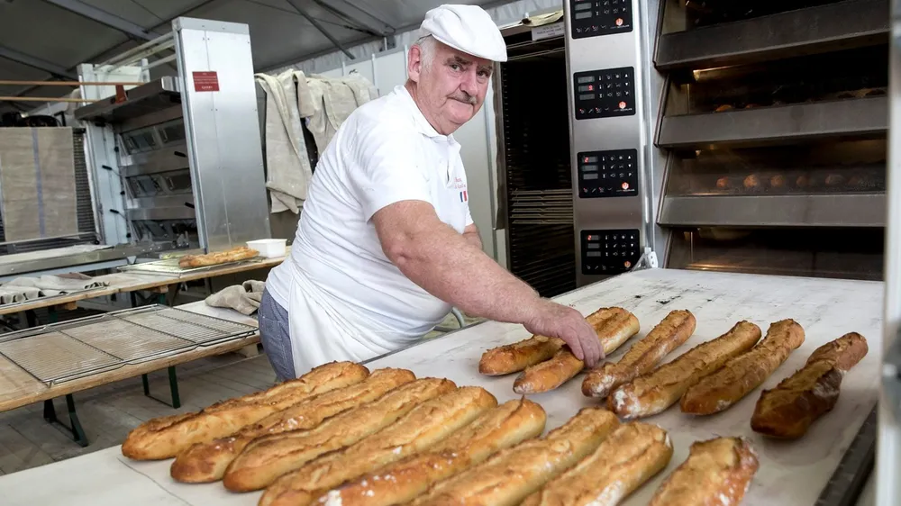 Một mẻ bánh mì baguette mới ra lò 