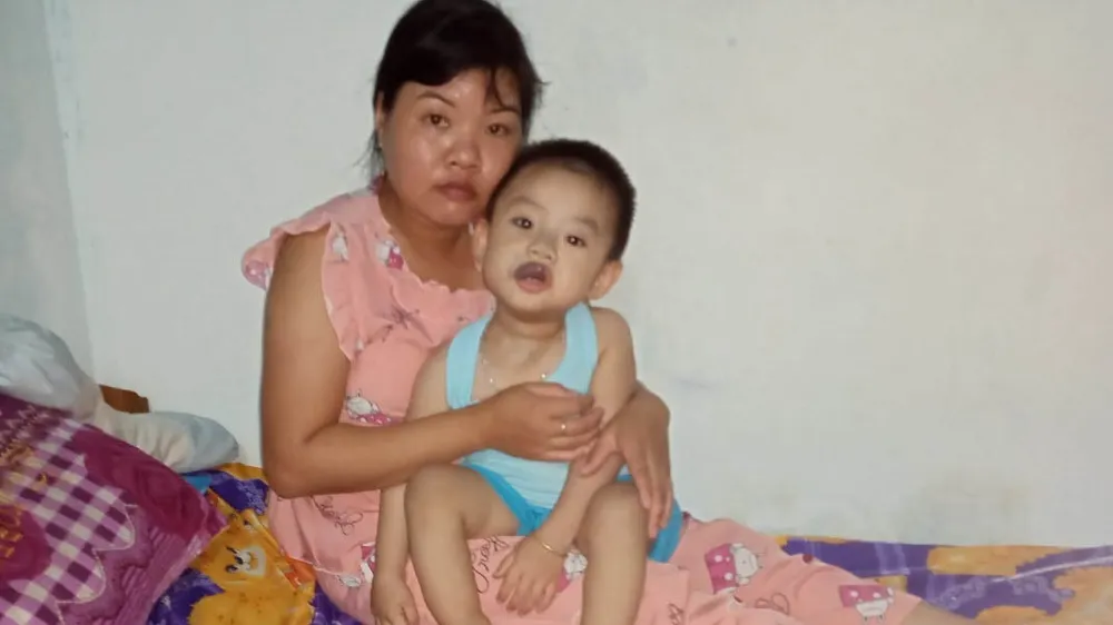Chị Phan Thị Thúy Vân và bé Lê Gia Phúc 
