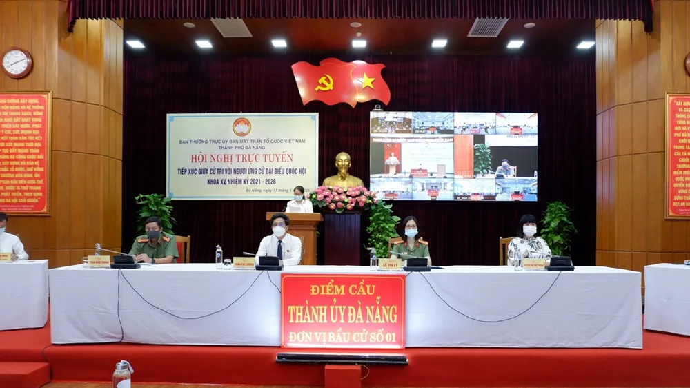 Toàn cảnh hội nghị tiếp xúc trực tuyến tại điểm cầu Văn phòng Thành ủy Đà Nẵng. Ảnh: VGP