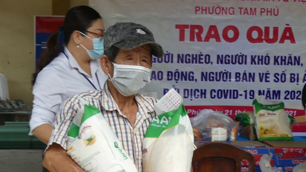 Những phần gạo nghĩa tình kịp thời hỗ trợ người dân khó khăn trong thời gian giãn cách xã hội