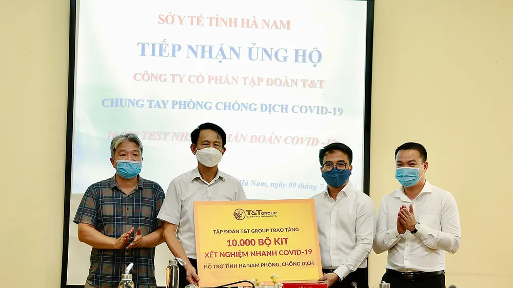 T&T Group hỗ trợ trên 180.000 bộ kit xét nghiệm nhanh Covid-19 giúp các địa phương phòng, chống dịch