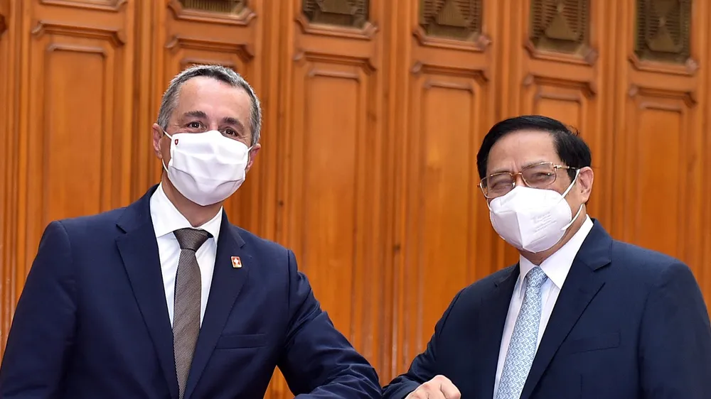 Thủ tướng Phạm Minh Chính và Phó Tổng thống, Bộ trưởng Ngoại giao Liên bang Thụy Sĩ Ignazio Cassis. Ảnh: VGP