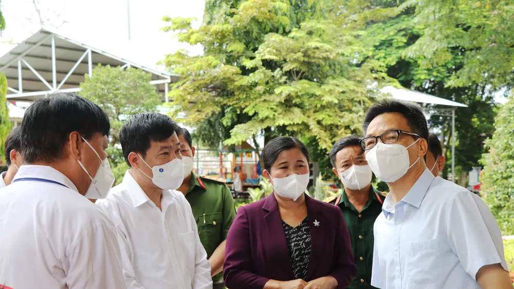 Phó Thủ tướng Vũ Đức Đam kiểm tra công tác phòng chống dịch Covid-19 tại tỉnh Bình Phước