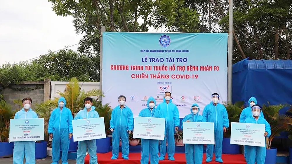 Hiệp hội Doanh nghiệp TPHCM trao 10.000 túi thuốc đến F0 là công nhân, lao động nghèo, người bệnh khó khăn trên địa bàn thành phố