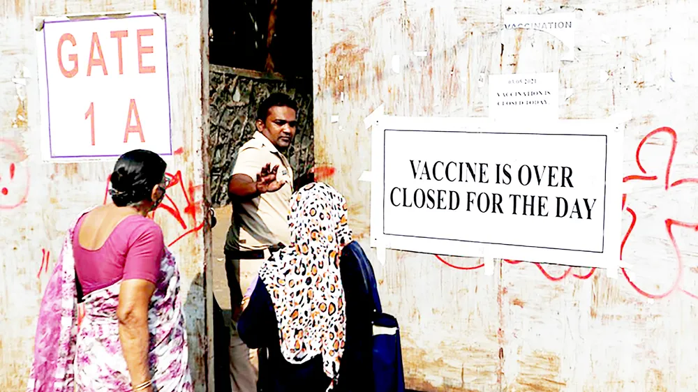 Bất bình đẳng vaccine khiến công cuộc chống dịch trên thế giới gặp nhiều khó khăn. Ảnh: Financial Times