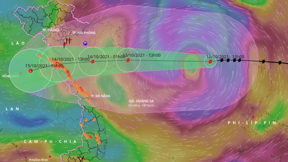 Bão Kompasu đã càn quét qua Philippines và đã đi vào Biển Đông. Ảnh: VNDMS