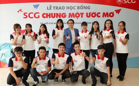 Học bổng “Sharing the dream” cho tân sinh viên