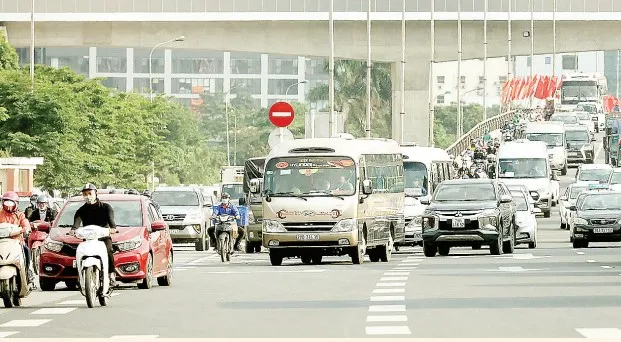 Giá xăng dầu tăng cao sẽ gây khó khăn cho quá trình phục hồi kinh tế và đời sống. Ảnh: VIẾT CHUNG